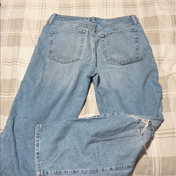 Forever 21 Casual Blue Ripped Boyfriend Jeans - Picture 3 of 3